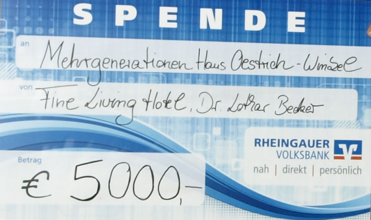 Ein Scheck über 5.000 EUR kommt dem MGH zugute