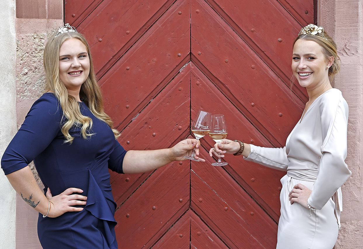 Weinprinzessin Annika Walther und Weinkönigin Valerie Gorgus