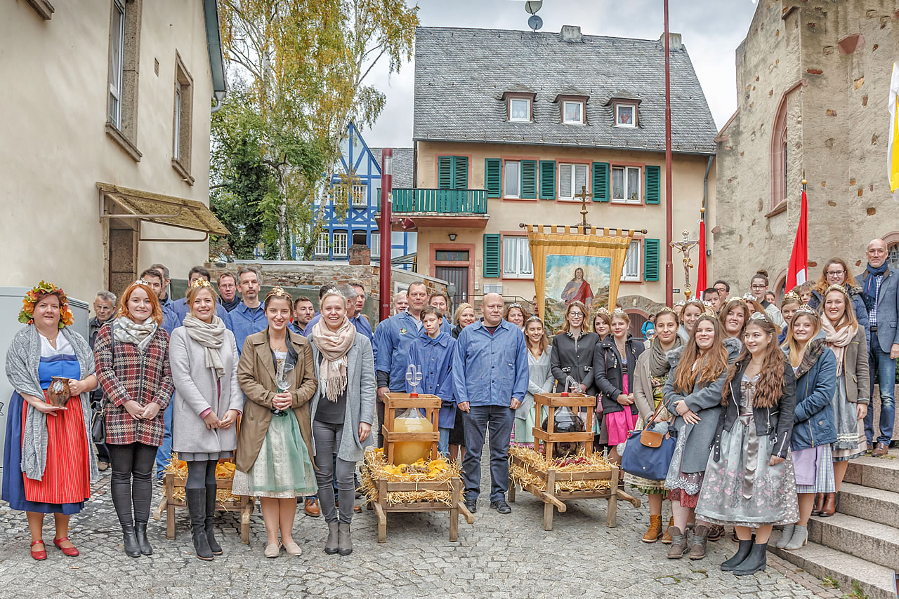 Betreibergemeinschaft Tage des Federweißen auf dem Marktplatz in Rüdesheim