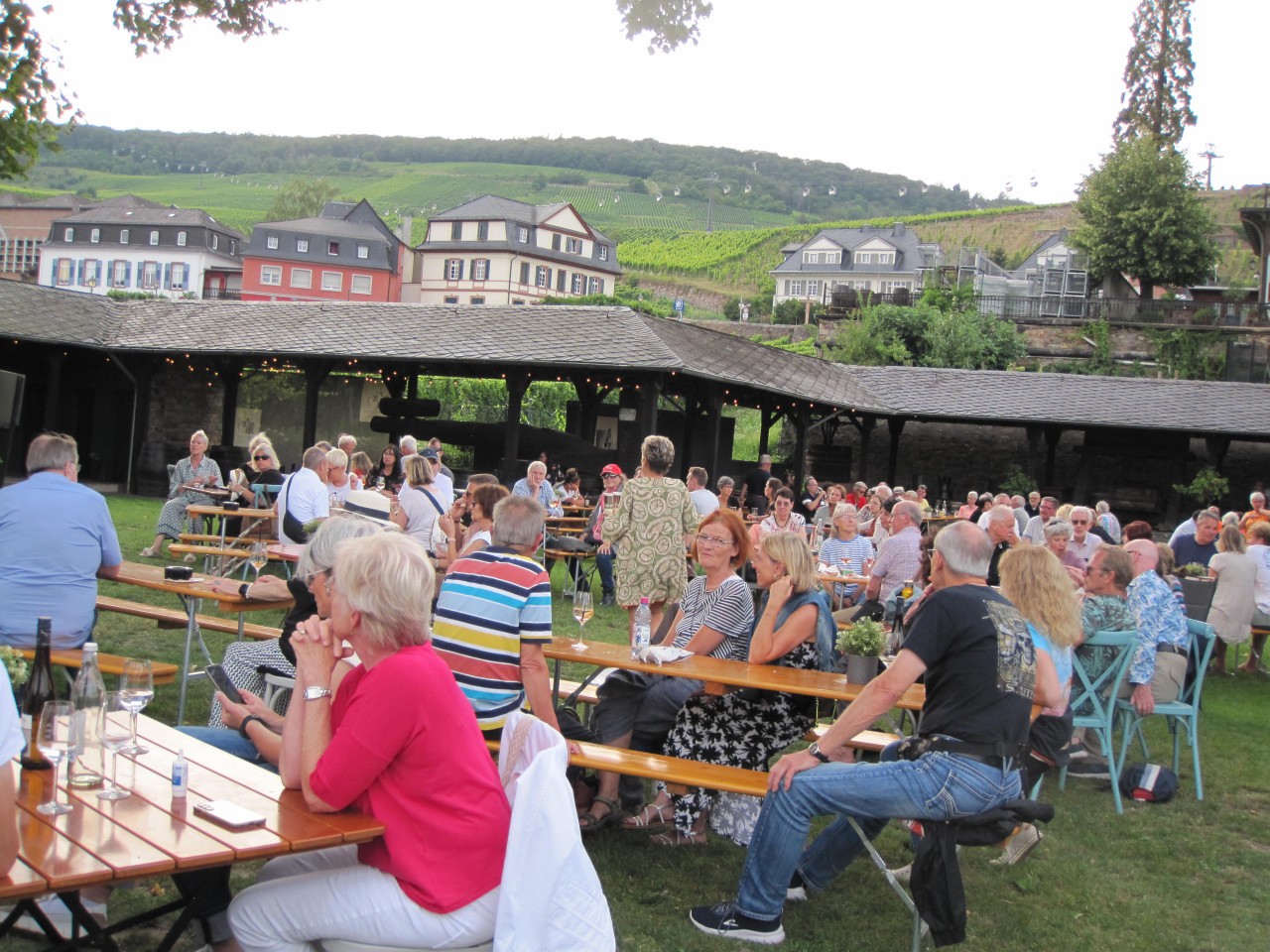 Sommer-Wohlfühl-Atmosphäre rund um die Brömserburg in Rüdesheim