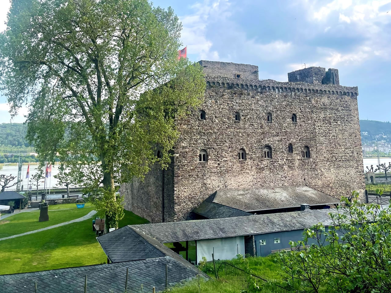 Die Brömserburg an der Rheinstraße in Rüdesheim am Rhein