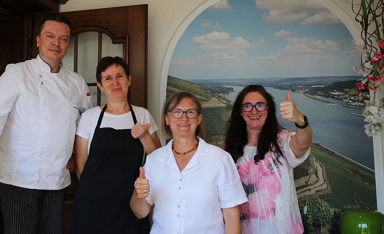 Küchenchef Mathias Kretschmer, Küchenhilfe Ankica Denadija, Servicekraft Christine Weiß u. Geschäftsführerin Ulla Häfner