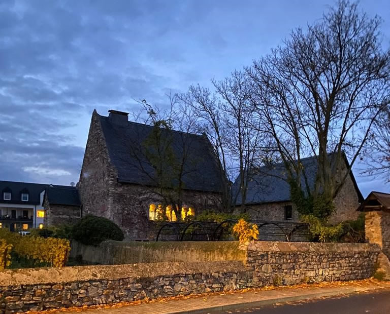 Abendstimmung am Grauen Haus in Winkel