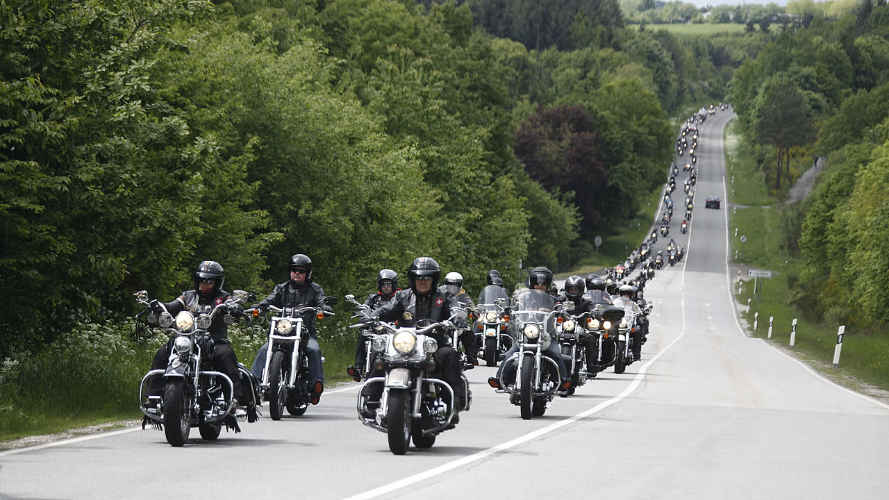 Die Rundfahrt führt durch das romantische Mittelrheintal