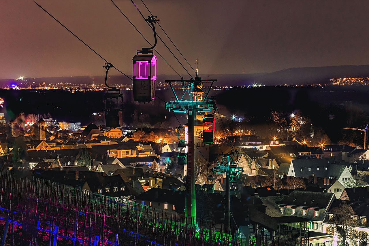 Bei Einbruch der Dunkelheit geht's mit der Seilbahn los zum Niederwald