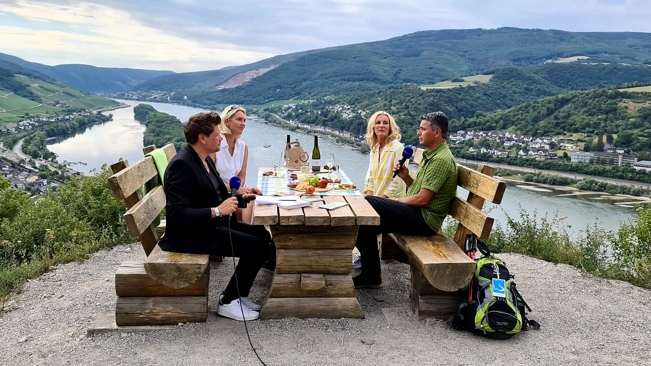 Wunderschöne Rhein-Weitsicht von der Burg Nollig bei Lorch