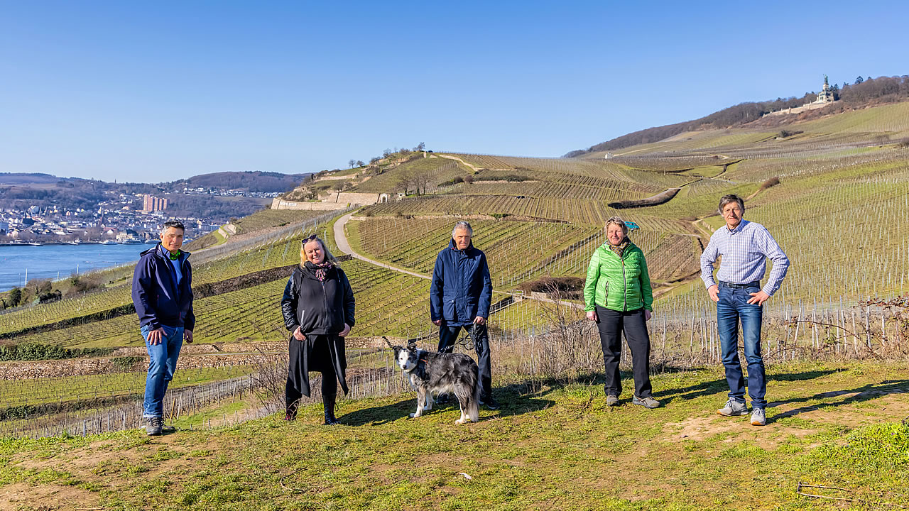 Robert Carrera, Susanne Schima, Bürgermeister Klaus Zapp, Astrid Climenti und Wanderpate Wolfgang Blum