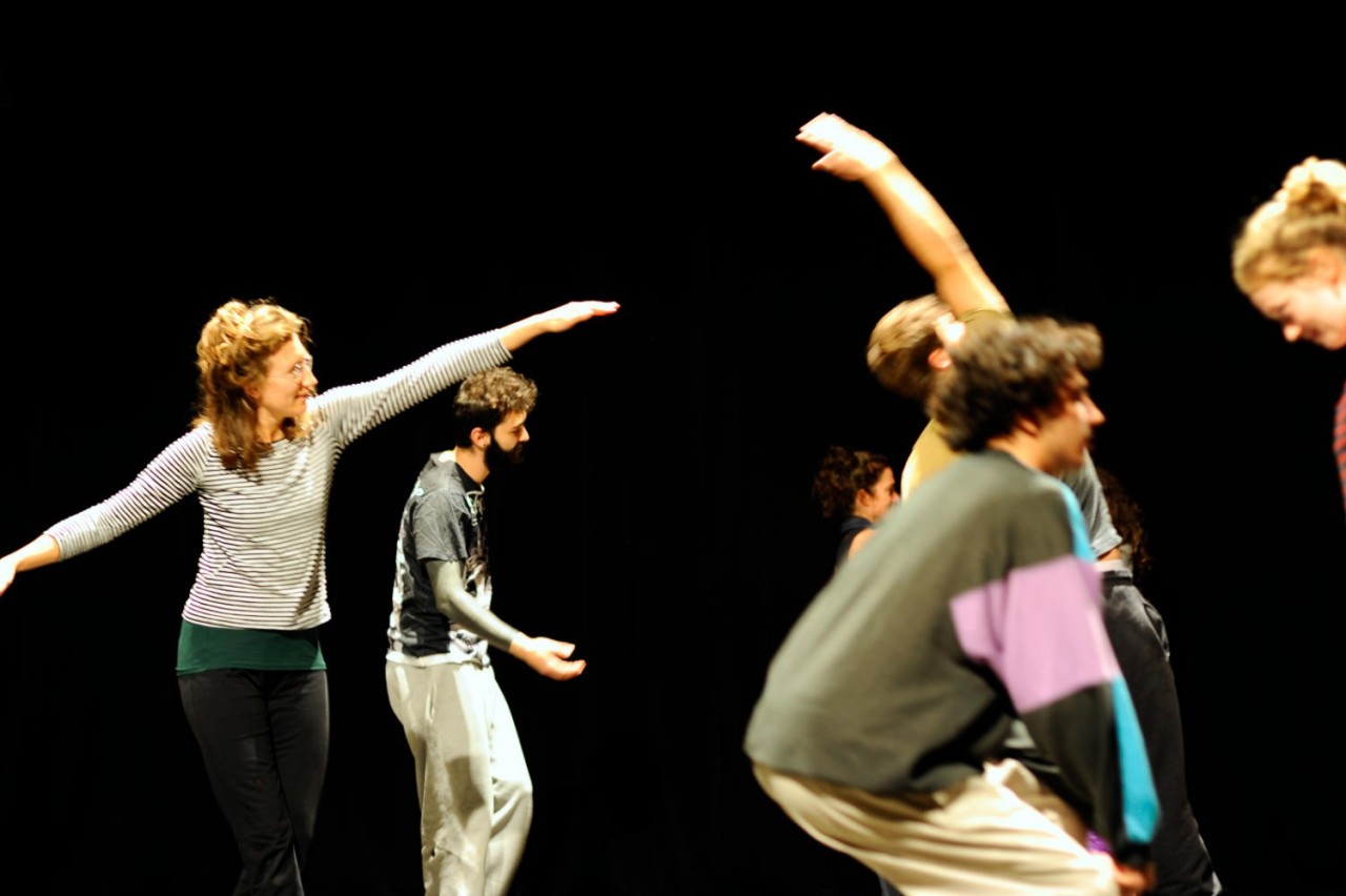 Performance mit Elementen aus Tanz, Theater und Musik