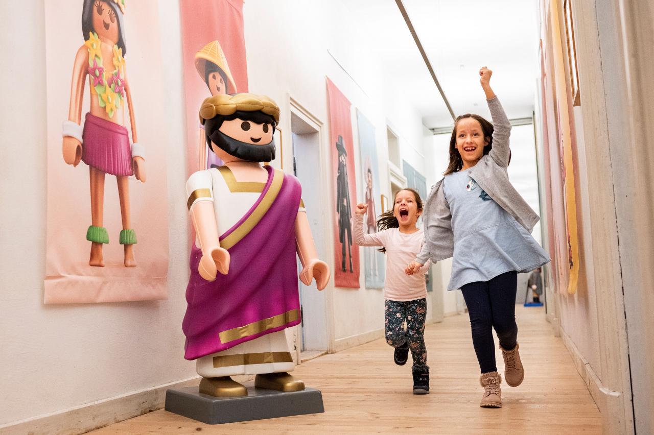 Kinder toben durch die PLAYMOBIL-Ausstellung © Sven Moschitz